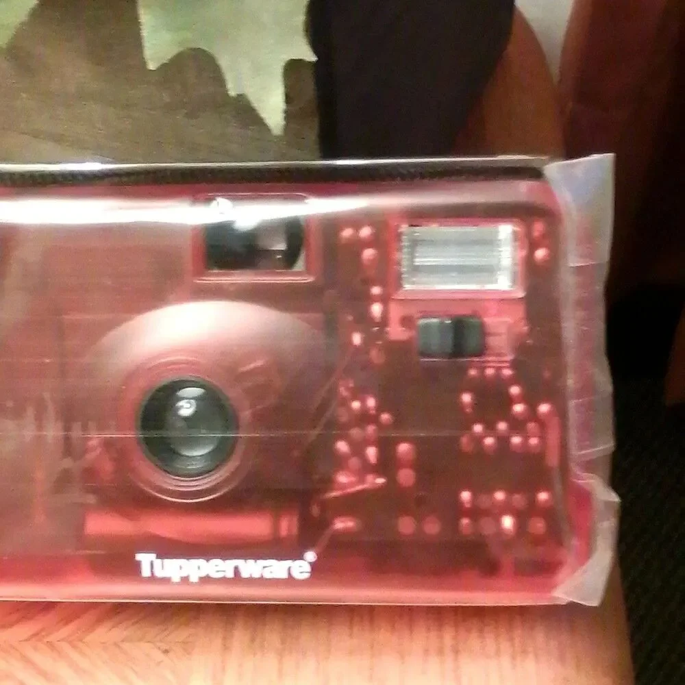 ​VINTAGE TUPPERWARE 35MM FILM CAMERA RED SHEER CLEAR REUSABLE POINT SHOOT LOMO